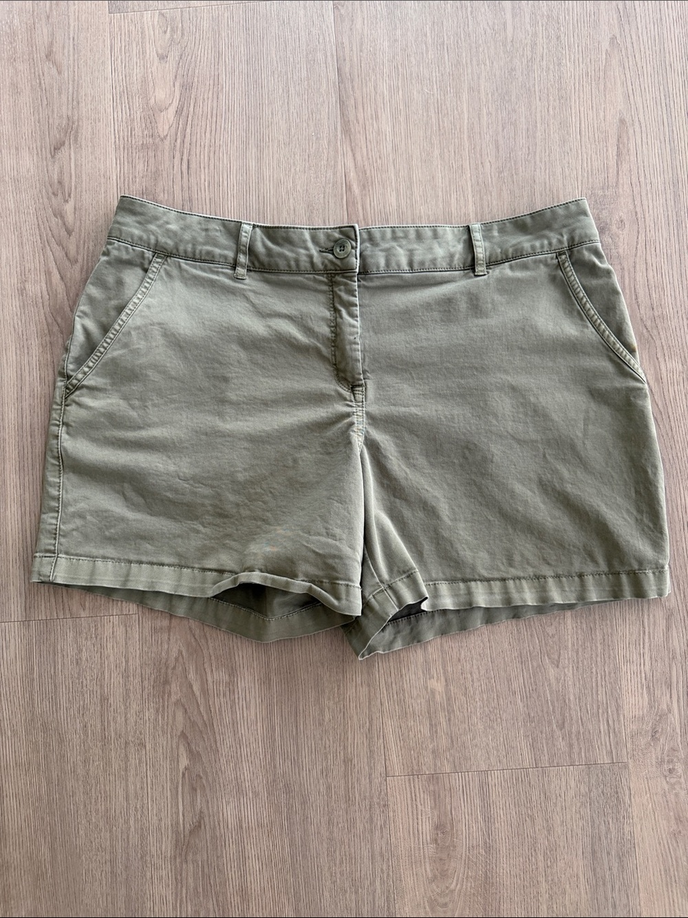 Tommy Bahama Olive Green Cotton Shorts size 14